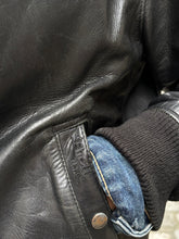 Charger l'image dans la galerie, Blouson en cuir Schott - Taille XL
